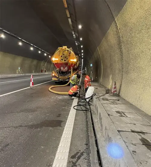 白水隧道排水渠清淤